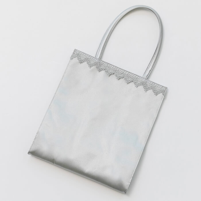 レーストリミングのフォーマルサブバッグ ・シルバー｜東京ソワール