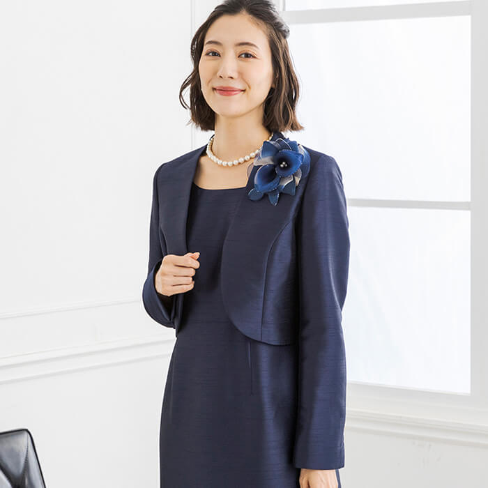 軽やかフォルムのシンプルボレロ 5号・ネイビー｜東京ソワール