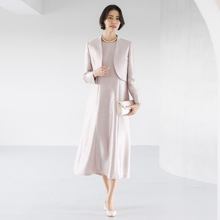 シャンタン素材の優美なワンピース 7号・ピンクベージュ｜東京