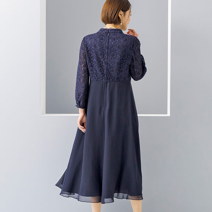 優しい雰囲気のラッセルレースワンピ―ス 9号・インクブルー｜東京