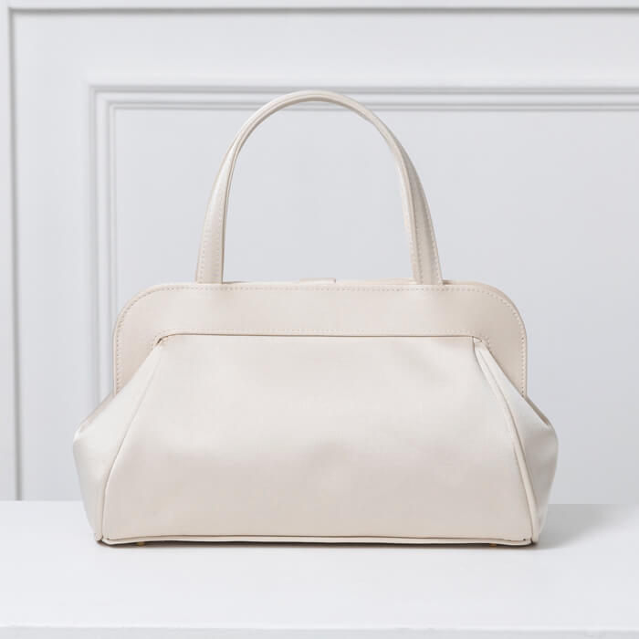 リボンデザインのフォーマルバッグ ・ベージュ｜東京ソワール