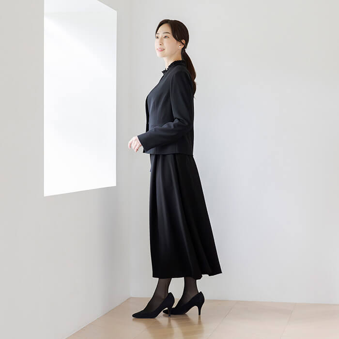 ギャザーワンピースのアンサンブル 9号・ブラック｜東京ソワール