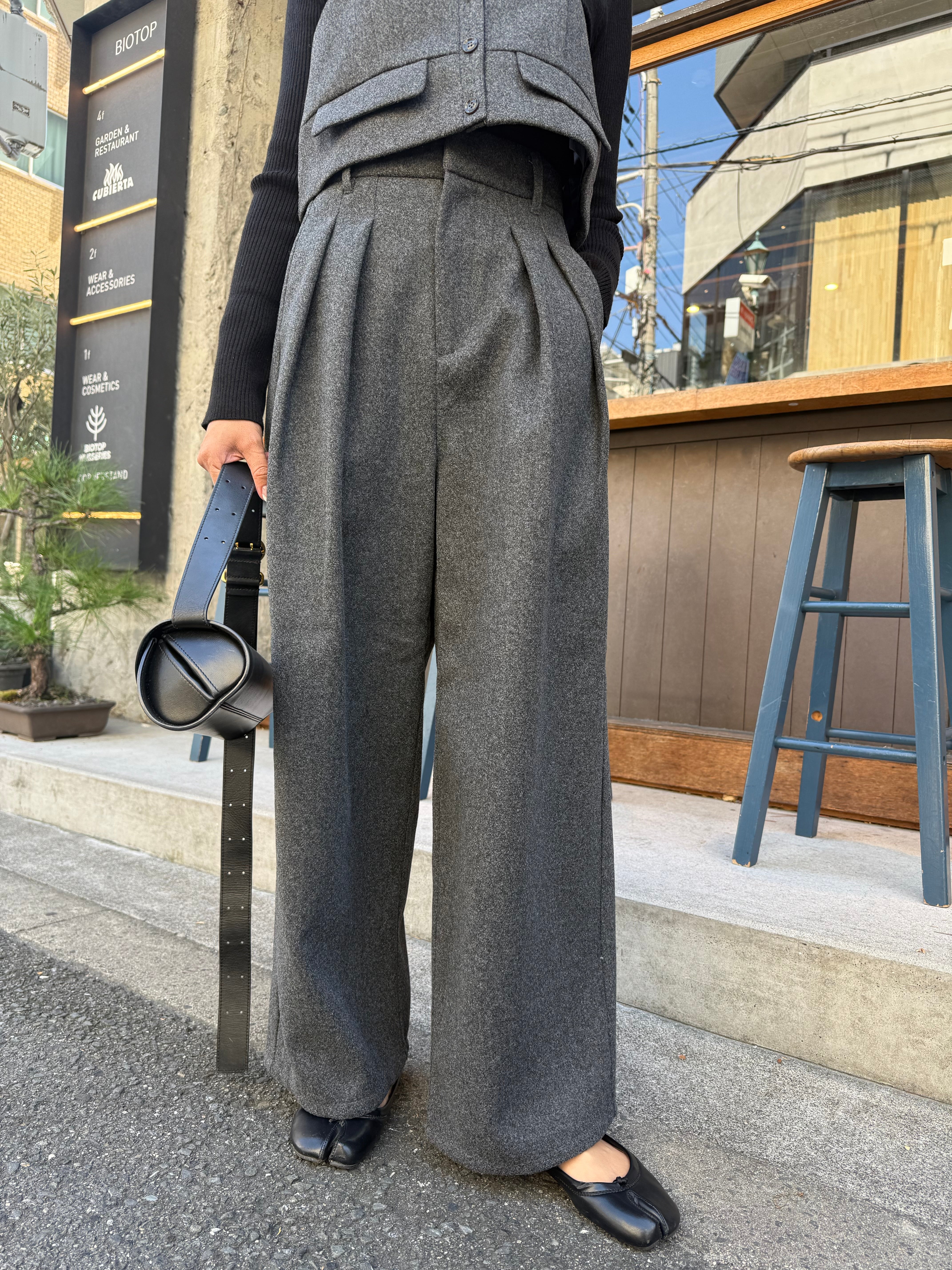 予約】ウールライクタックワイドパンツ / チャコール(11月下旬発送予定