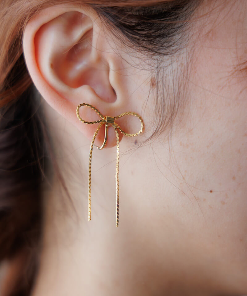 swing ribbon pierce ～ｽｳｨﾝｸﾞﾘﾎﾞﾝﾋﾟｱｽ | flower／フラワー公式通販