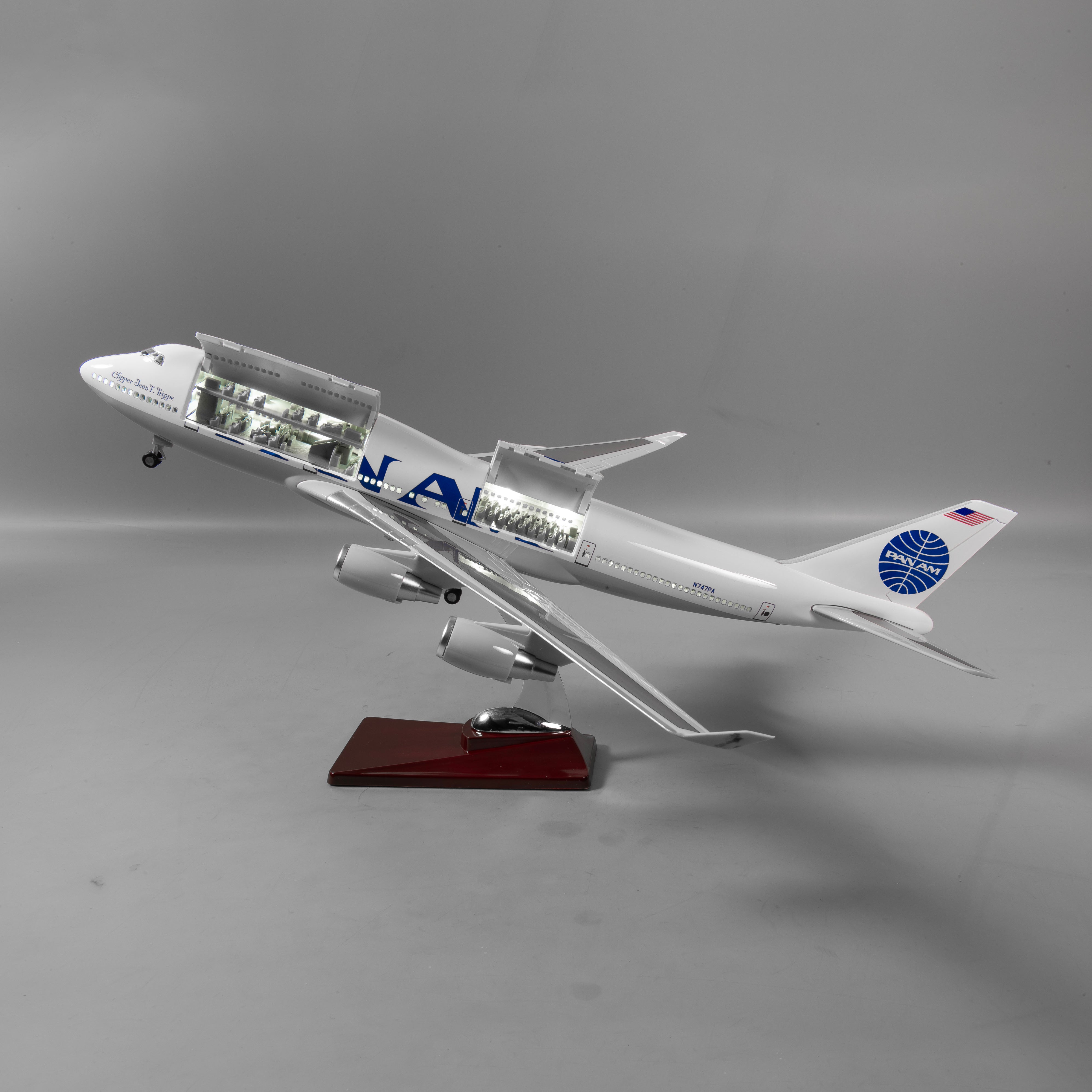 Boeing 747 PAN AM 1:150 – 47 cm / 18.5 in – Opening Interior