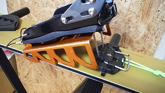 Voileボレー・スプリット、ヒールロックを付けるとクランポンが付