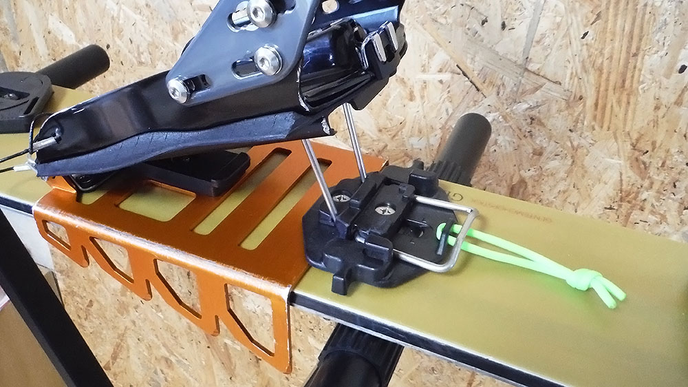 Voileボレー・スプリット、ヒールロックを付けるとクランポンが付