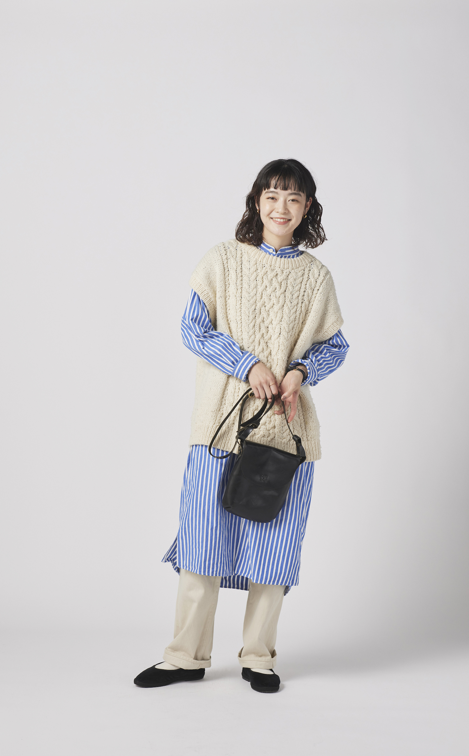 シャツワンピース×ニットベストが爽やかな春にぴったり【FUDGE FRIEND