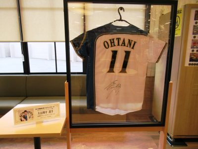 大谷翔平選手・直筆サイン入りユニフォーム展示中…！ - 藤田けんじ