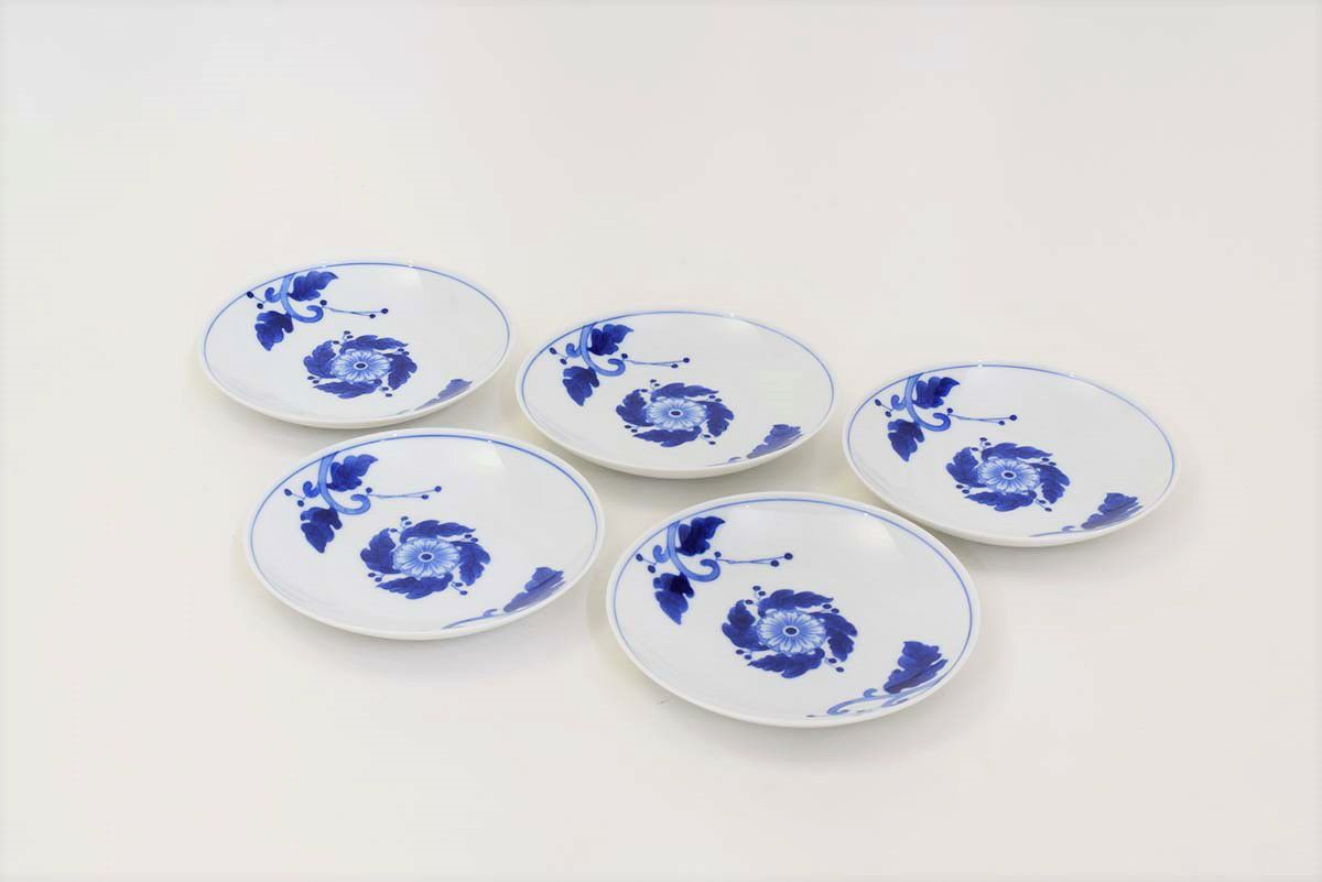 染付菊香紋 銘々皿揃 | 有田焼 深川製磁｜公式オンラインストア