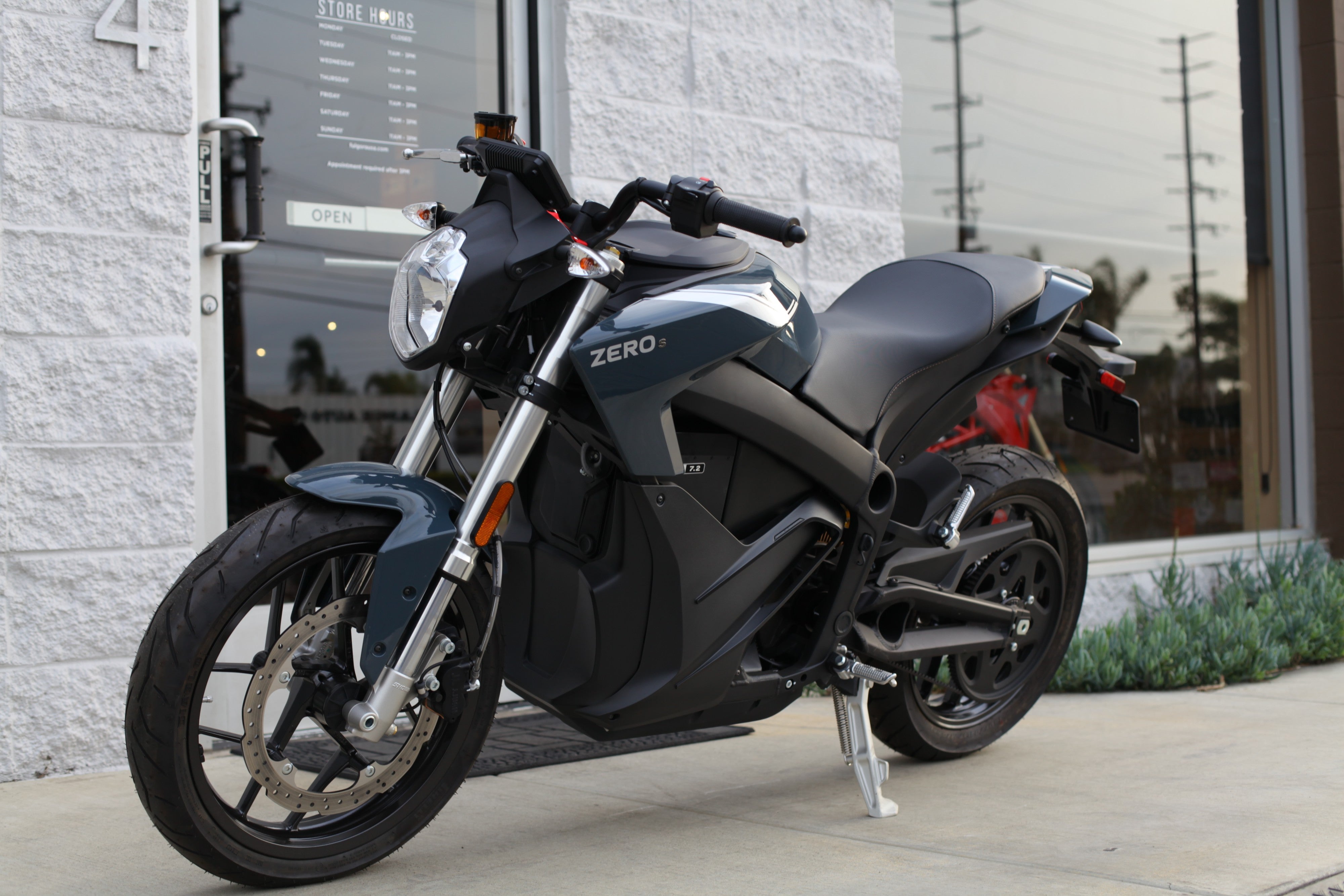 FLUXの23/24年モデルのSR Mサイズ FLUX SR 23-24 新品 Mサイズ FLUX SR