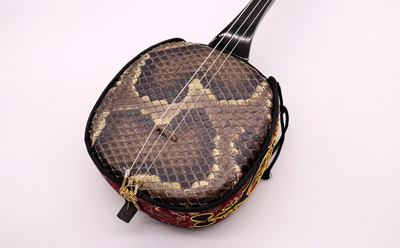 伝統工芸士「新垣清昻」作】匠の手が生み出した最高級黒檀・本皮三線