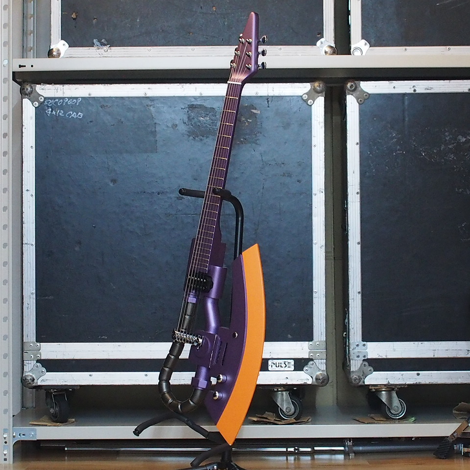 買取情報】ガンダムギターキター！『ESP×BANPRESTO HEAT-HAWK』楽器奏