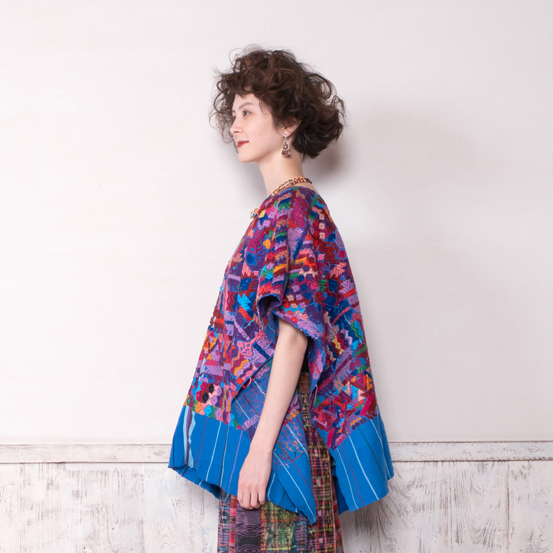 海外古着 グァテマラ ウィピル 刺繍 民族 エスニック ポンチョ 赤