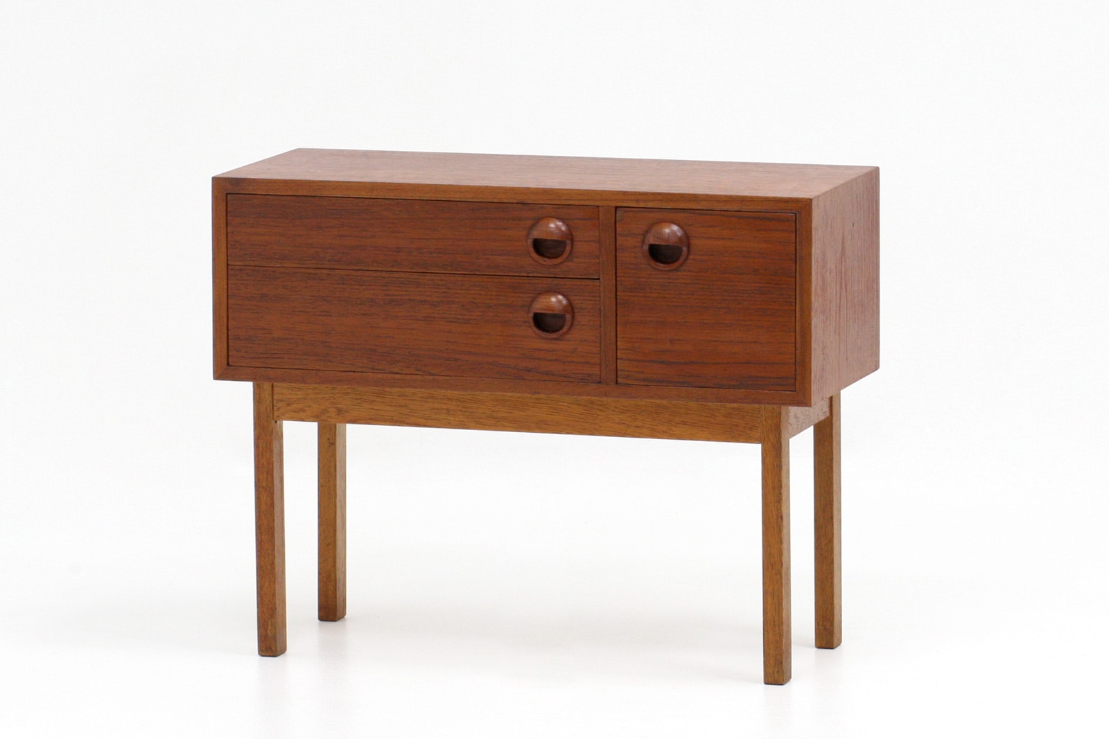 北欧 ヴィンテージ スウェーデン家具 Glas＆Tra 小さい チェスト