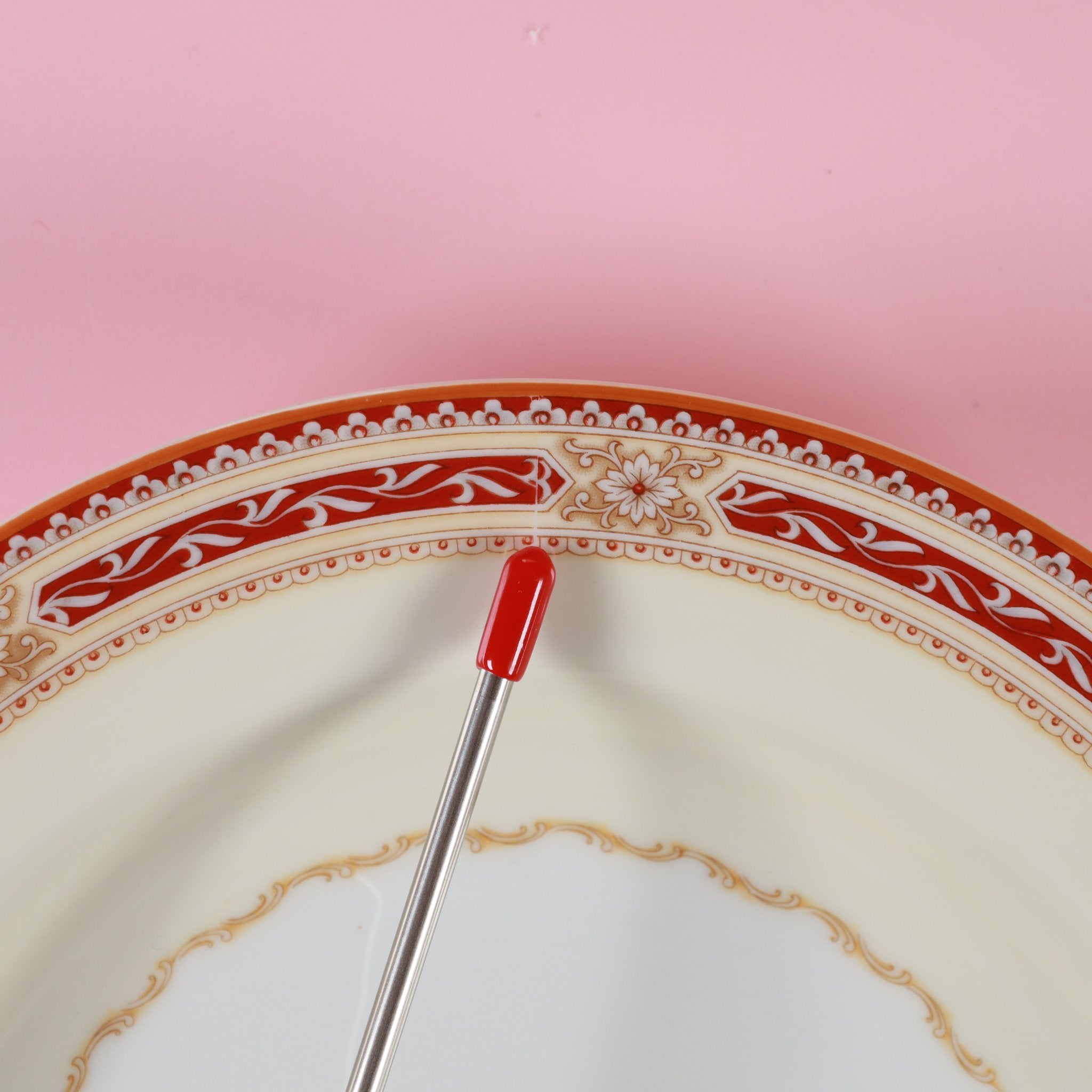 東洋と西洋の模様交響曲：ノリタケが奏でる絶妙なる装飾の世界