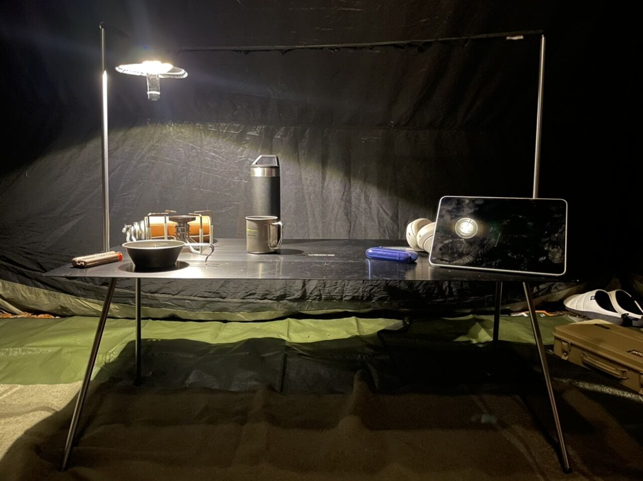 薄型・軽量なのに大型テーブル「ベルン(VERNE) フラットテーブル