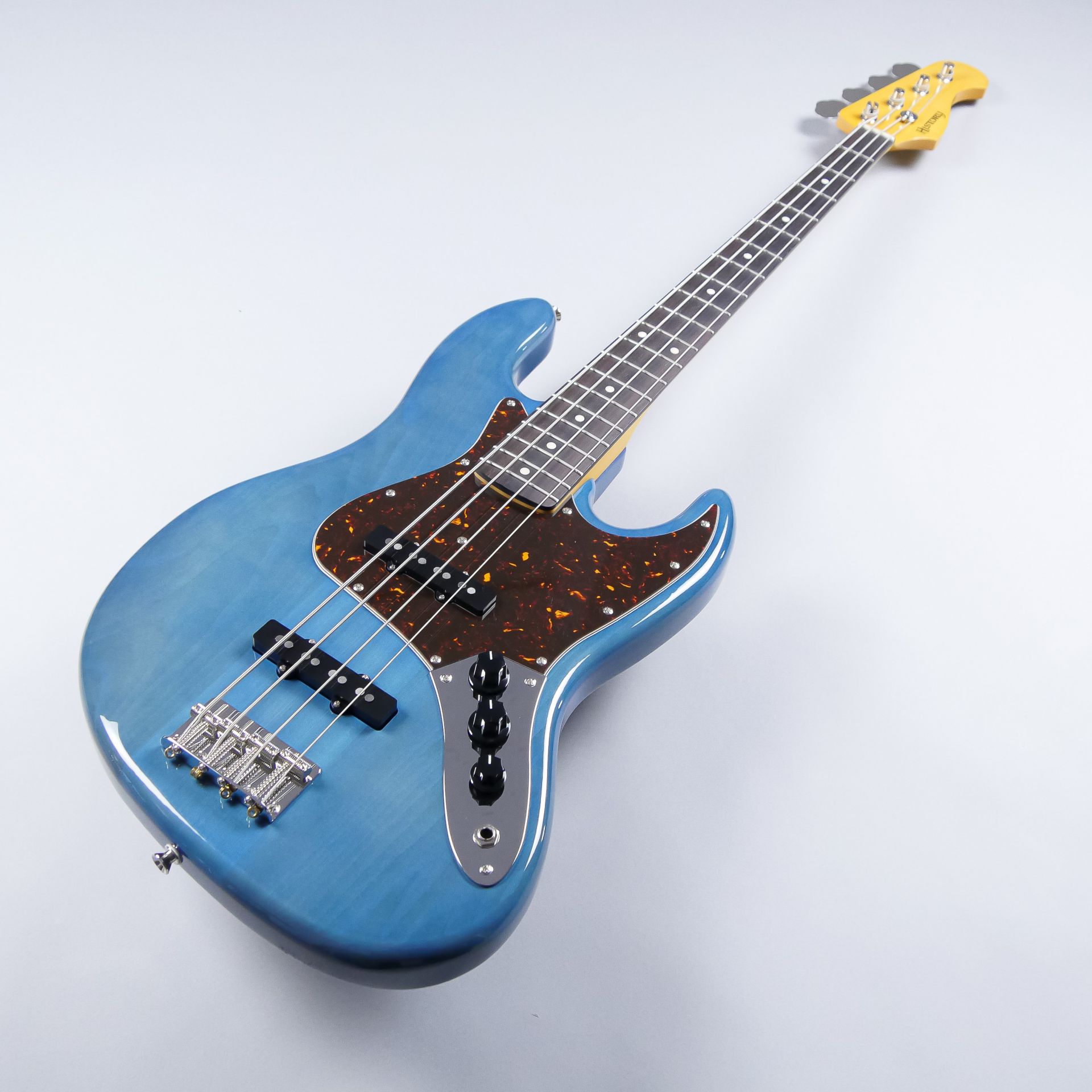 エレキベース】HISTORY CZ-B4/R｜スリムなオリジナルシェイプ、軽量材