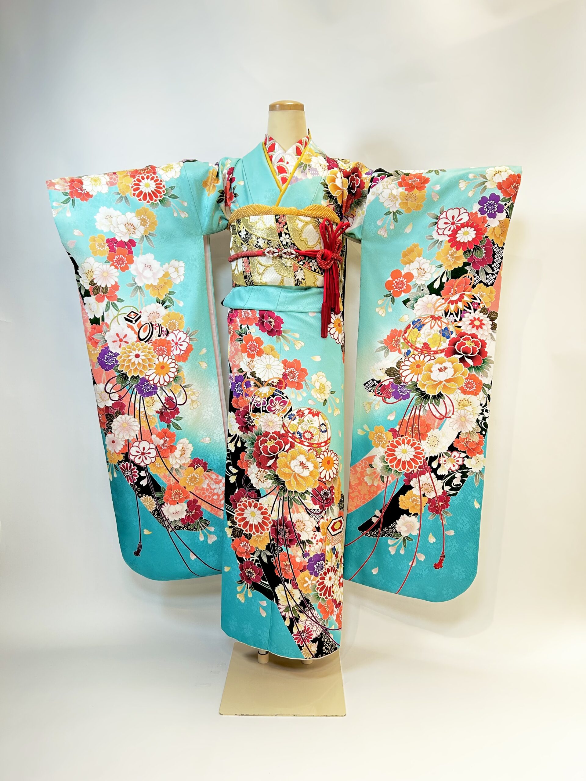 水色の牡丹や菊の上品な振袖フルセット(大きくお仕立て出来ます)