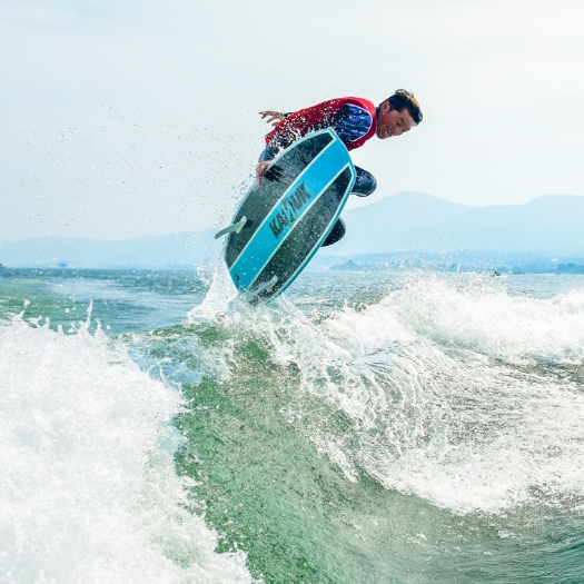 琵琶湖でのウェイクサーフィンならHanasaka Surf Clubへ