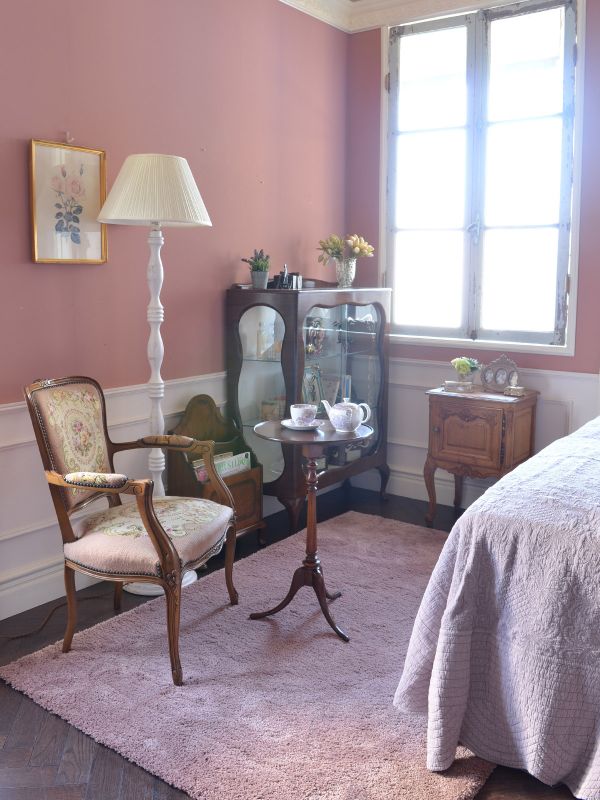 フランスのアンティーク家具、おしゃれな猫脚のサイドキャビネット(j