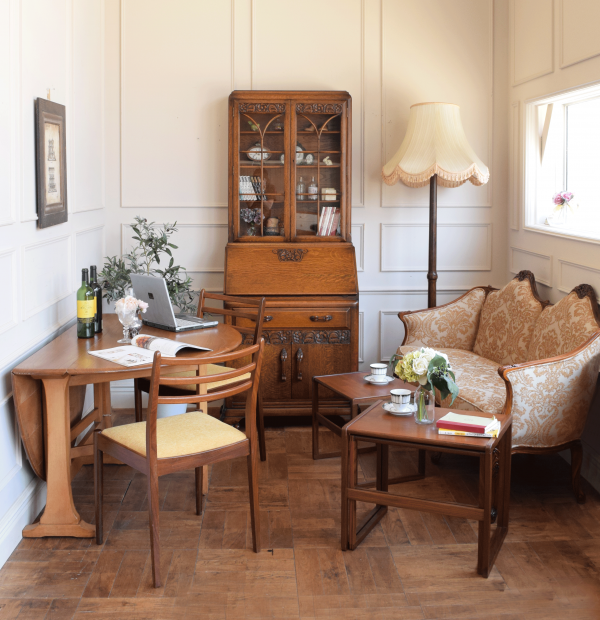 英国輸入のスタンドライト、ツイストが美しいアンティークフロアランプ