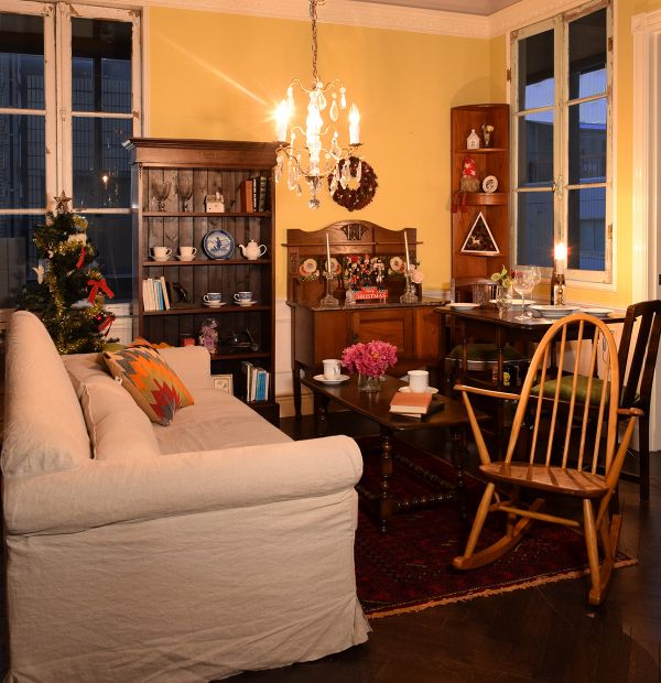 アンティークのオープンシェルフ、イギリスで見つけたマホガニー材の