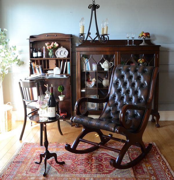 アンティークのおしゃれな机、本棚付きのライティングデスク