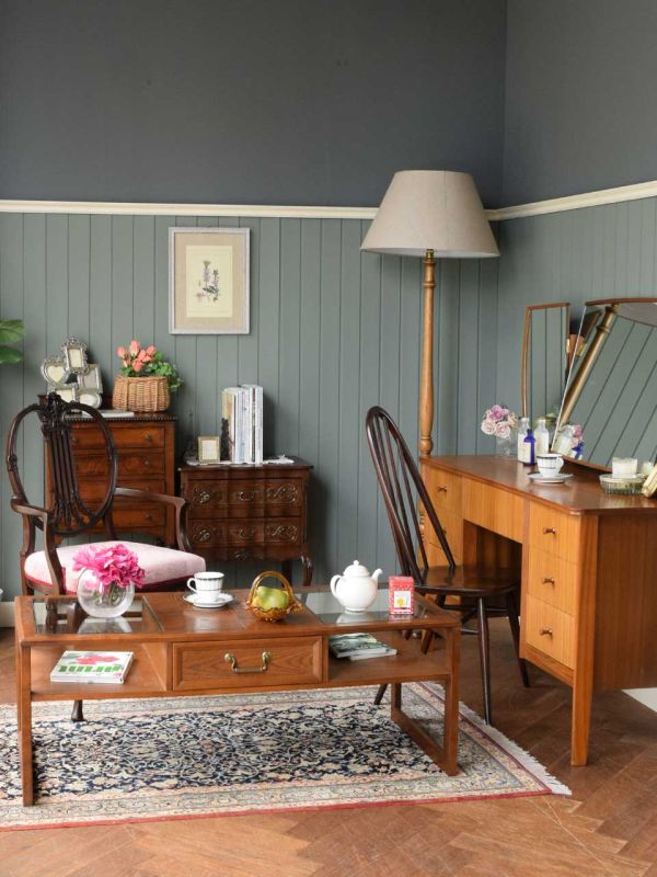 アーコール（ERCOL)社のビンテージチェア、白くペイントしたクエーカー