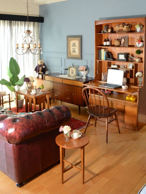 イギリスから届いたネイサン社のビンテージキャビネット、ビューロー