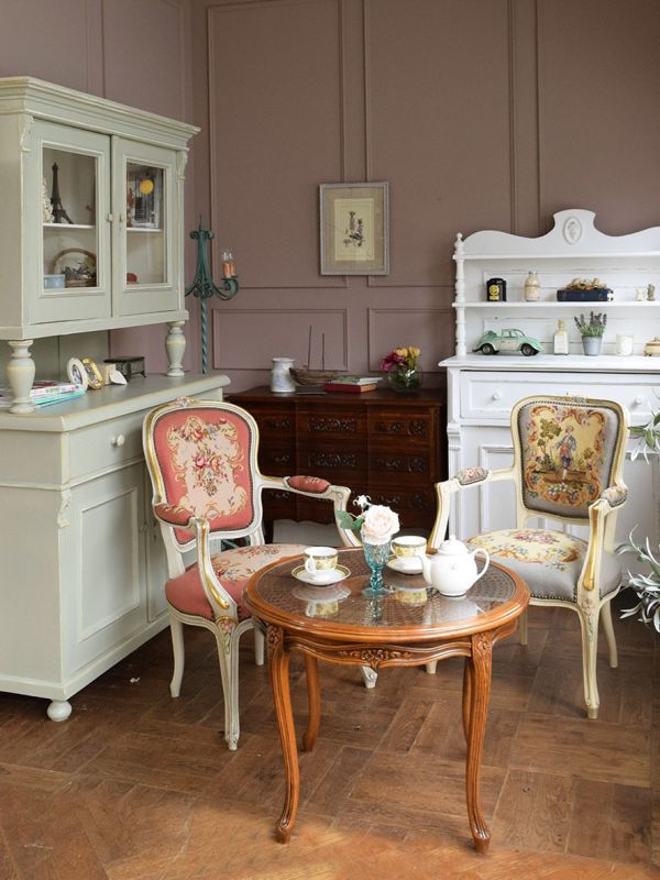 フランスから届いたおしゃれなキャビネット、アンティークの白い