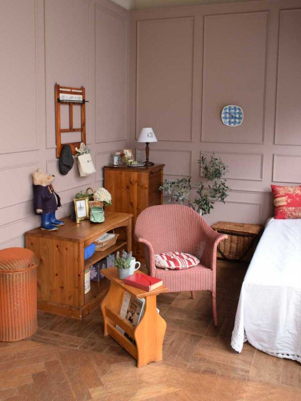 アンティークのロイドルーム、丸い形が可愛いおしゃれなランドリー