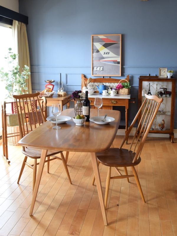 アーコール社のヴィンテージテーブル、4人掛けのおしゃれなダイニング