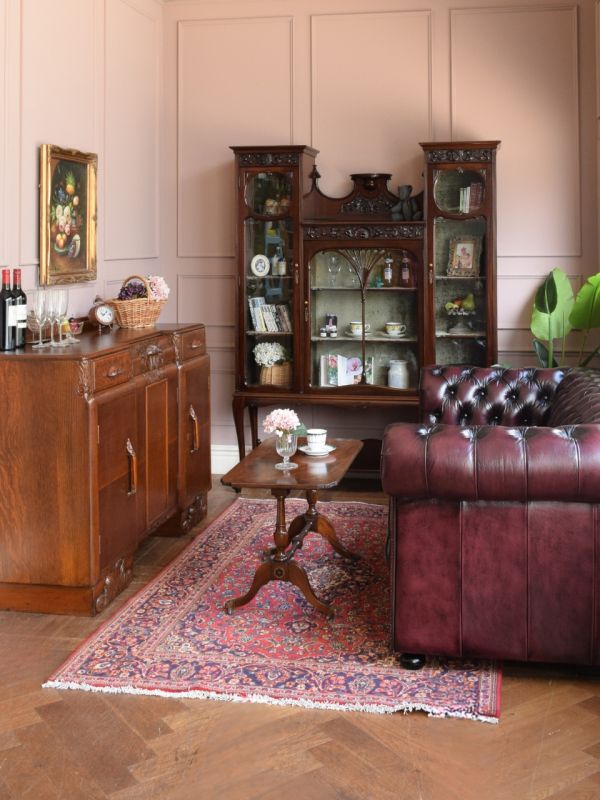 英国アンティークのサイドボード、お花の彫刻が美しいオーク材の