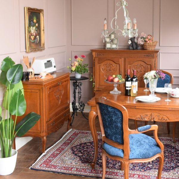 猫足がおしゃれなアンティーク家具、フランスから届いた素敵なサイド