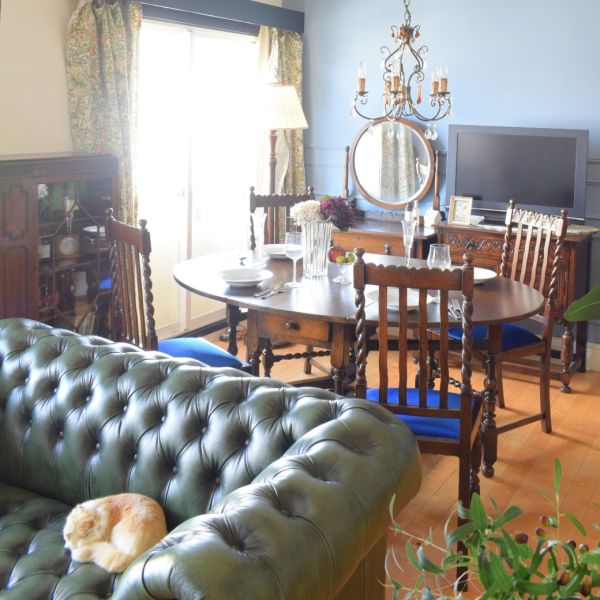 英国アンティークのダイニングチェア、ツイスト足がおしゃれなオーク材