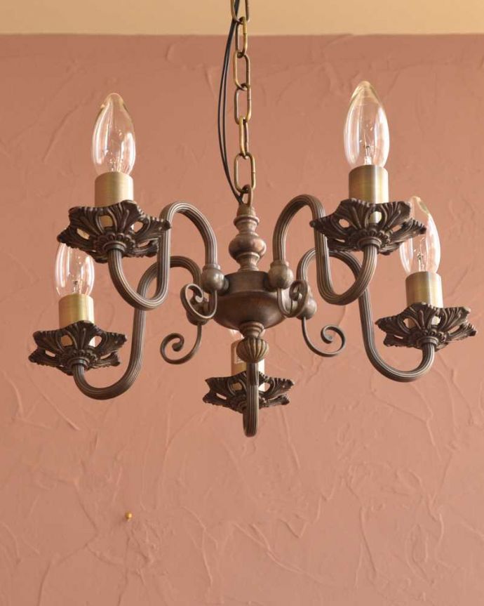 アンティーク風の真鍮製シャンデリア（5灯・電球なし）(cr-515-a