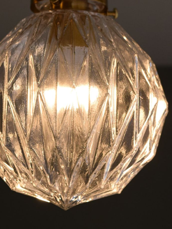 ビンテージ風のシーリングライト、クリアガラスのシェードがおしゃれな