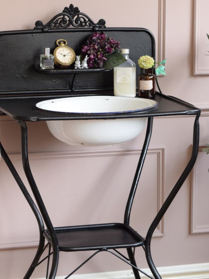 フランスから届いたアンティークの洗面台、オトナ色のウォッシュ