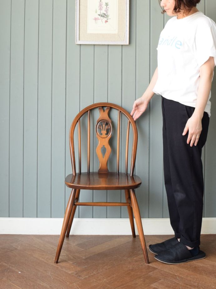 アーコールのシスルバックチェア（カラメル色・ハの字脚・タグ付き