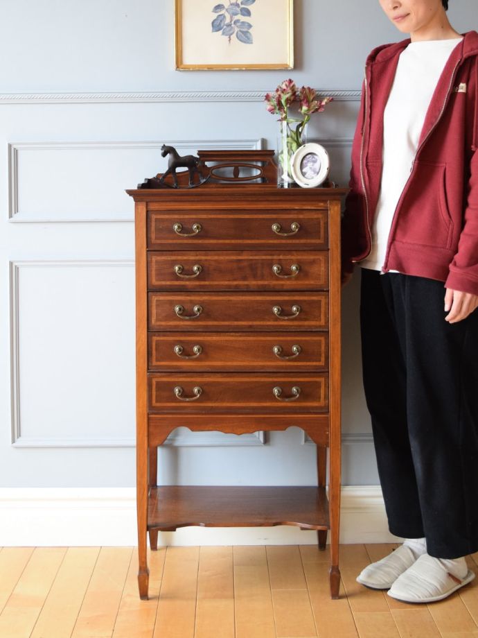 イギリスから届いた美しいアンティーク家具、マホガニー材の