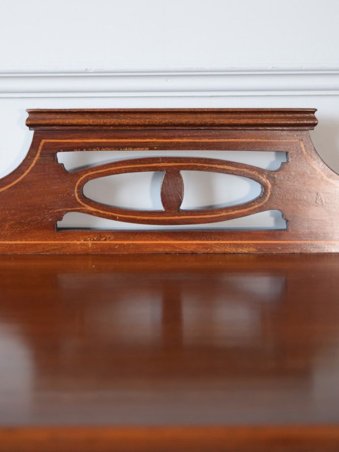 イギリスから届いた美しいアンティーク家具、マホガニー材の