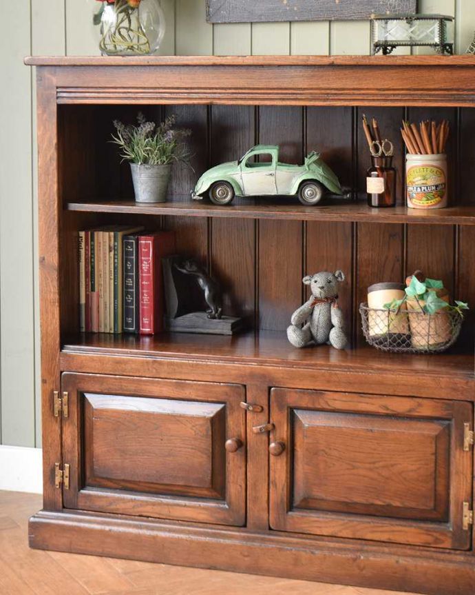 書斎やリビングで使いたい英国輸入家具、素敵なアンティークブック