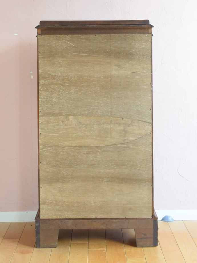 イギリスから届いたアンティークのショーケース、シノワズリのガラス