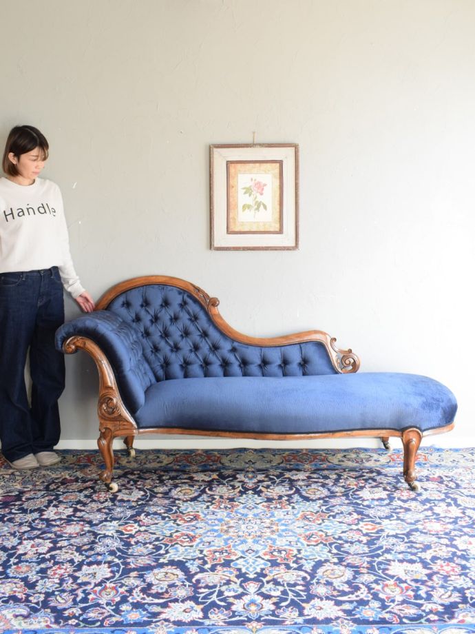 イギリスから届いたワンショルダーのセティ、ボタンダウンが美しい