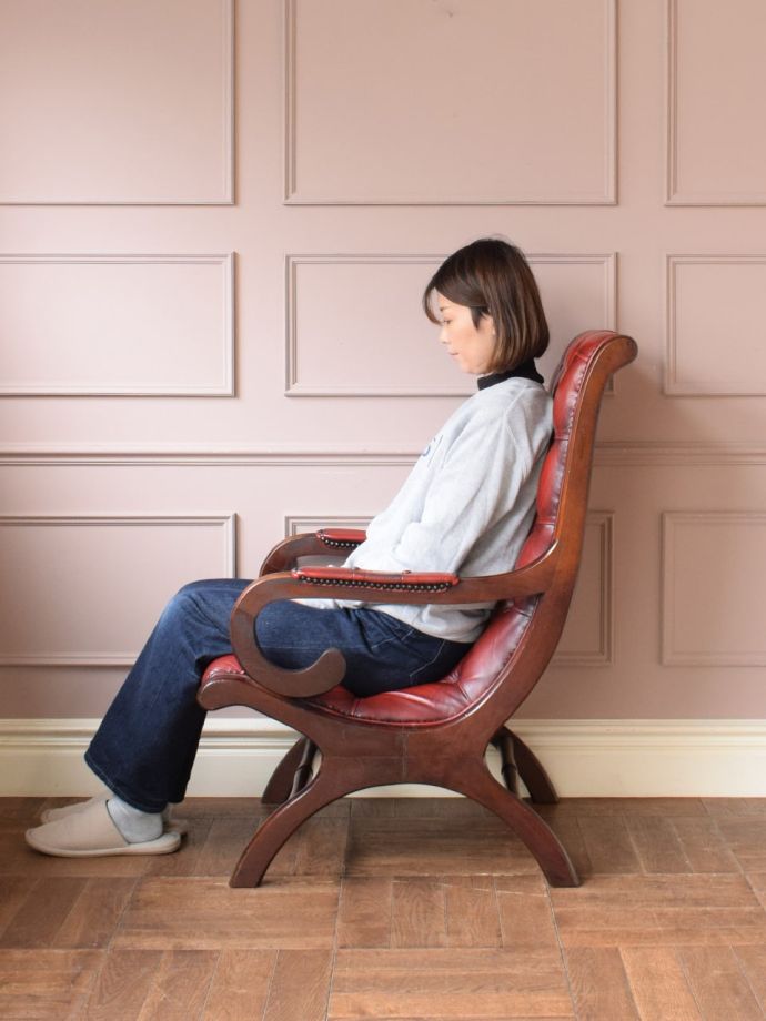ボタンダウンがカッコいい革張りのパーソナルチェア、チェスター