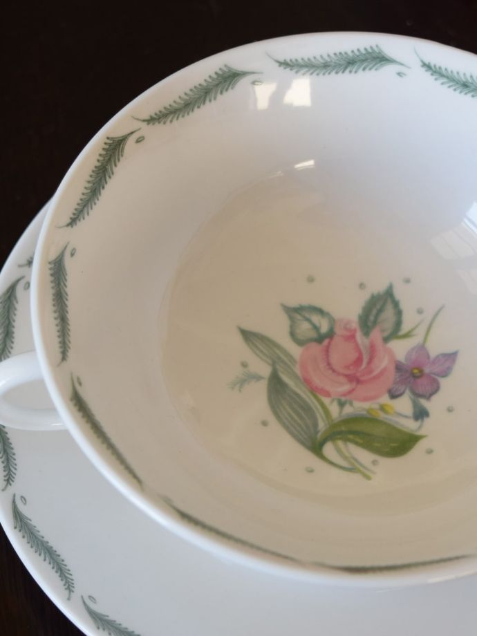 スージークーパー、バラとスミレのスープカップ＆ソーサー