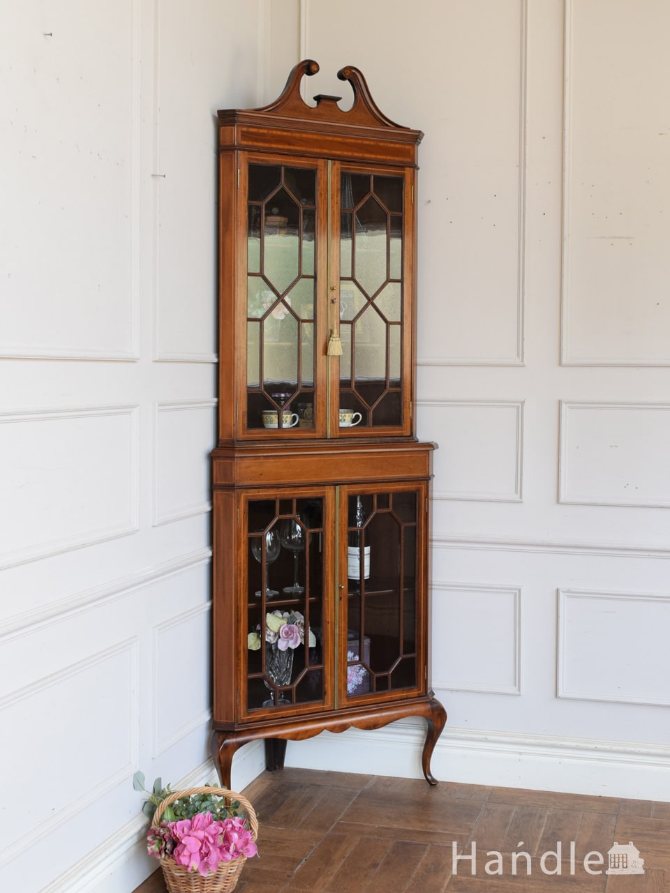 シノワズリデザインのおしゃれなアンティーク家具、コーナー用のガラス