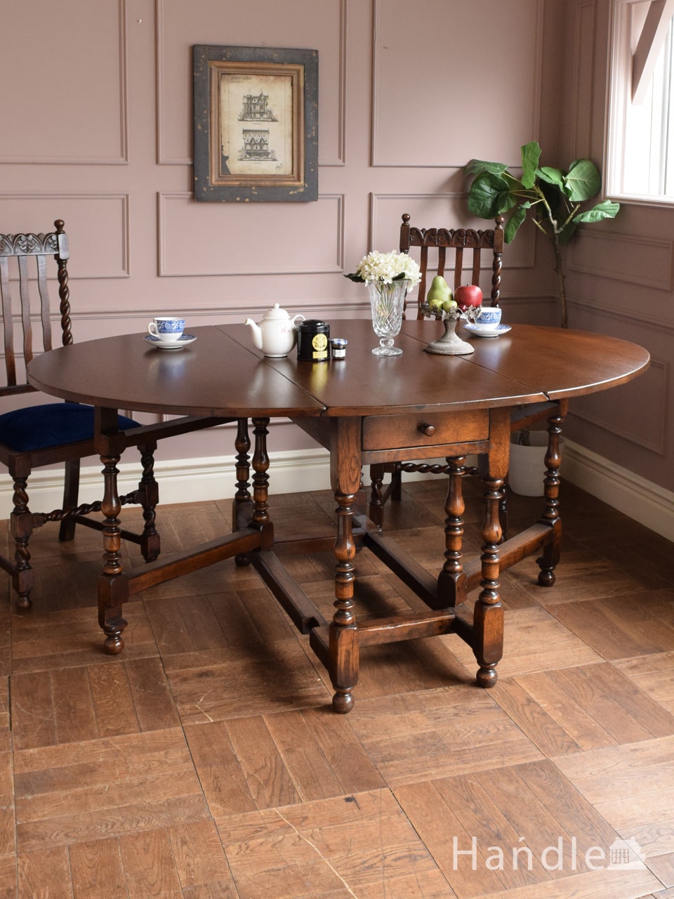 イギリスから届いたアンティーク伸長式テーブル、引き出し付きのゲート