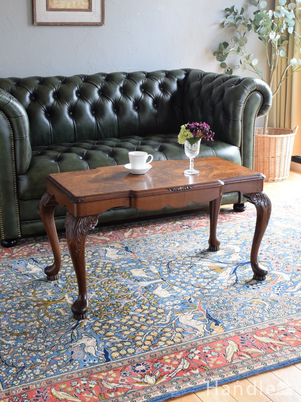 英国アンティークの猫足のローテーブル、 ウォールナット材の美しい